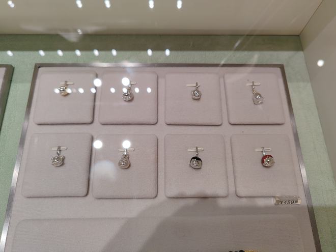 ｜北京首家泡泡玛特珠宝店客流平平开元棋牌这里的LABUBU不用抢(图5)