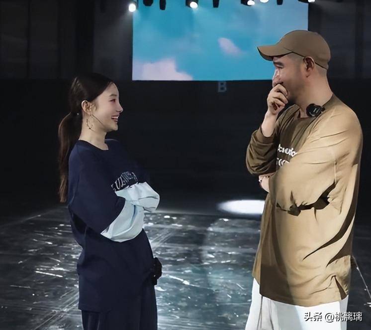 特抢走风头贾乃亮怕是肠子都悔青了开元棋牌母女二人合体走秀却被男模
