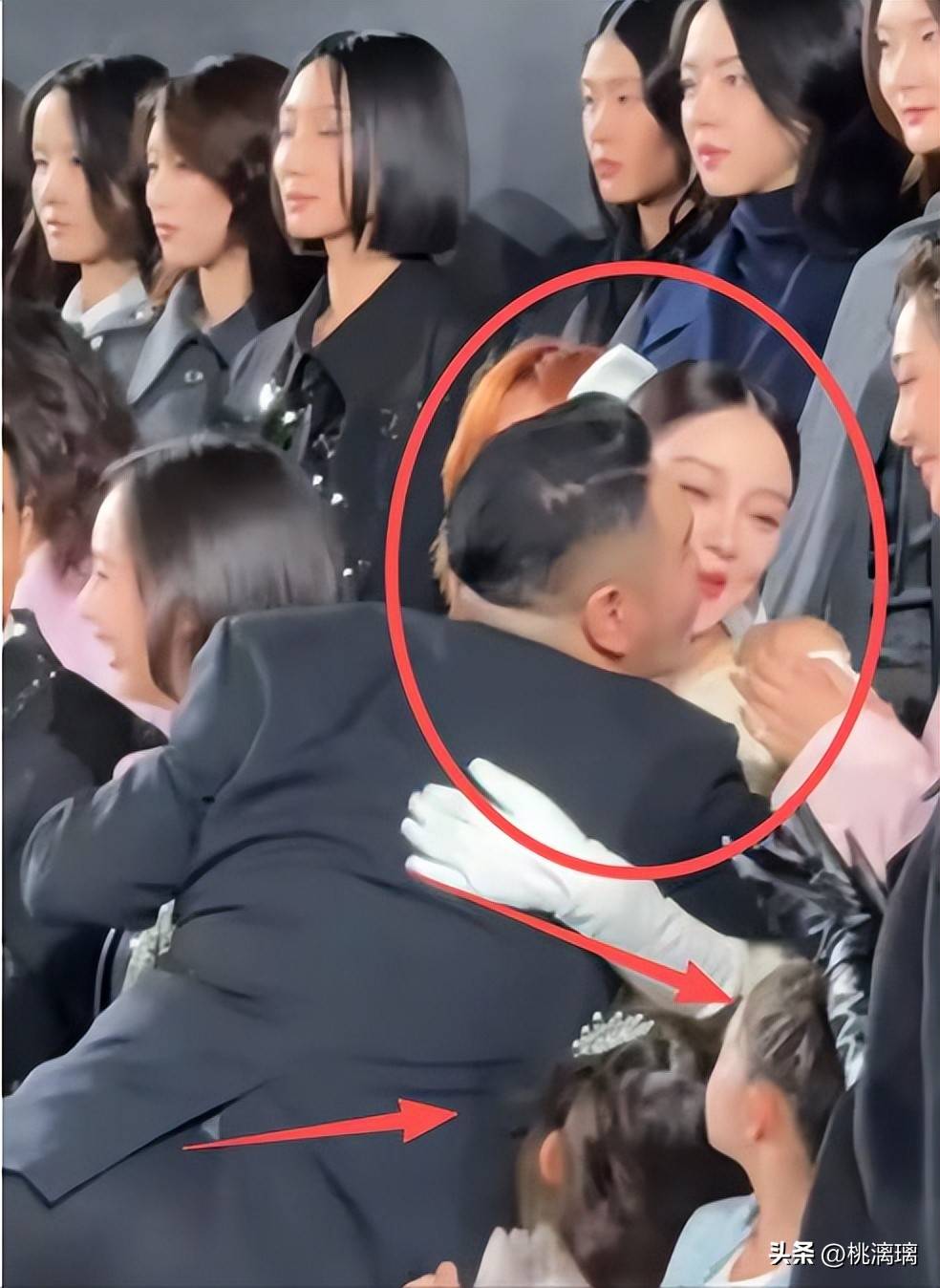 特抢走风头贾乃亮怕是肠子都悔青了开元棋牌母女二人合体走秀却被男模(图7)