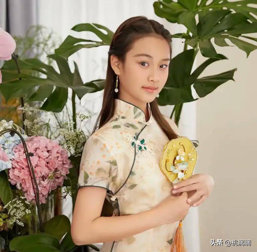 特抢走风头贾乃亮怕是肠子都悔青了开元棋牌母女二人合体走秀却被男模(图14)