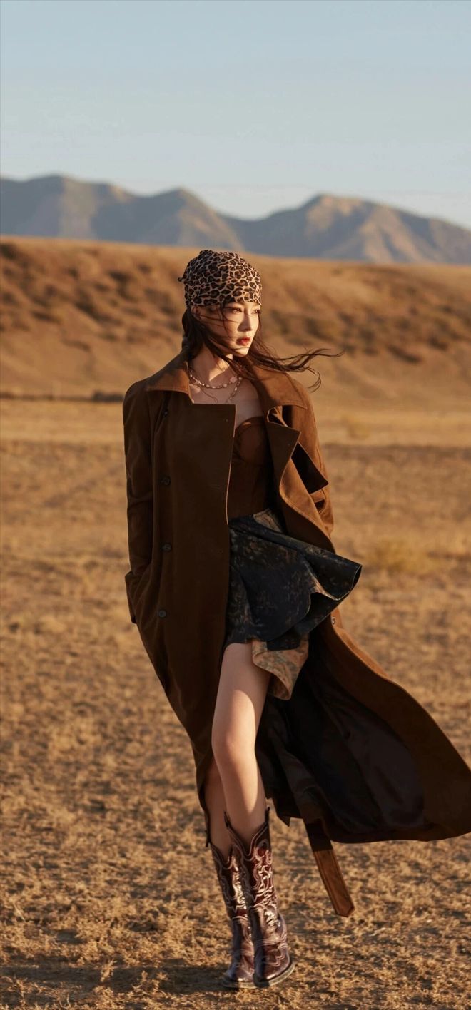 ：“风衣+靴子”照着穿显高显瘦还减龄开元棋牌网站李沁带火了一种时髦穿搭(图8)