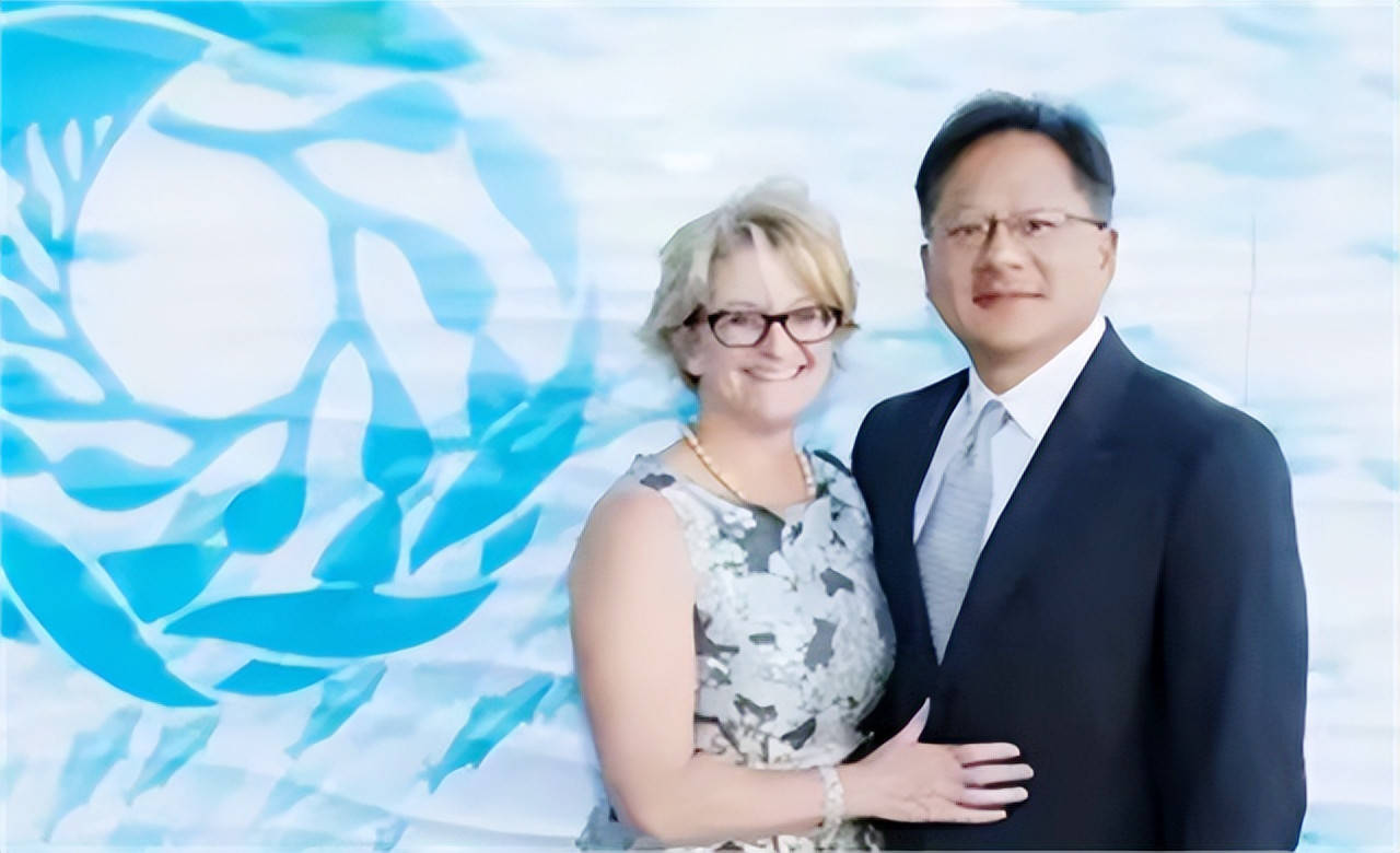 酒吧女儿当厨师黄敏珊穿搭是通勤风开元棋牌62岁黄仁勋挺宠妻儿子做(图2) 酒吧女儿当厨师黄敏珊穿搭是通勤风开元棋牌62岁黄仁勋挺宠妻儿子做(图2)