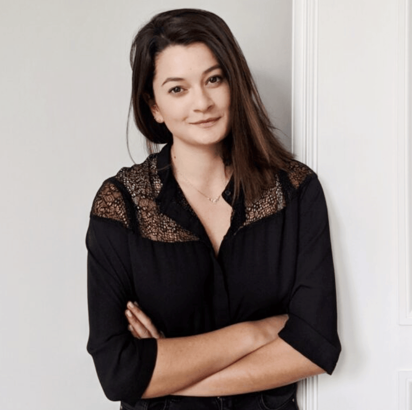 酒吧女儿当厨师黄敏珊穿搭是通勤风开元棋牌62岁黄仁勋挺宠妻儿子做