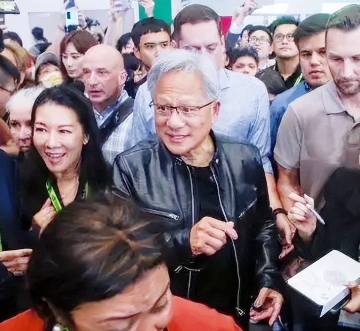 酒吧女儿当厨师黄敏珊穿搭是通勤风开元棋牌62岁黄仁勋挺宠妻儿子做(图5) 酒吧女儿当厨师黄敏珊穿搭是通勤风开元棋牌62岁黄仁勋挺宠妻儿子做(图5)