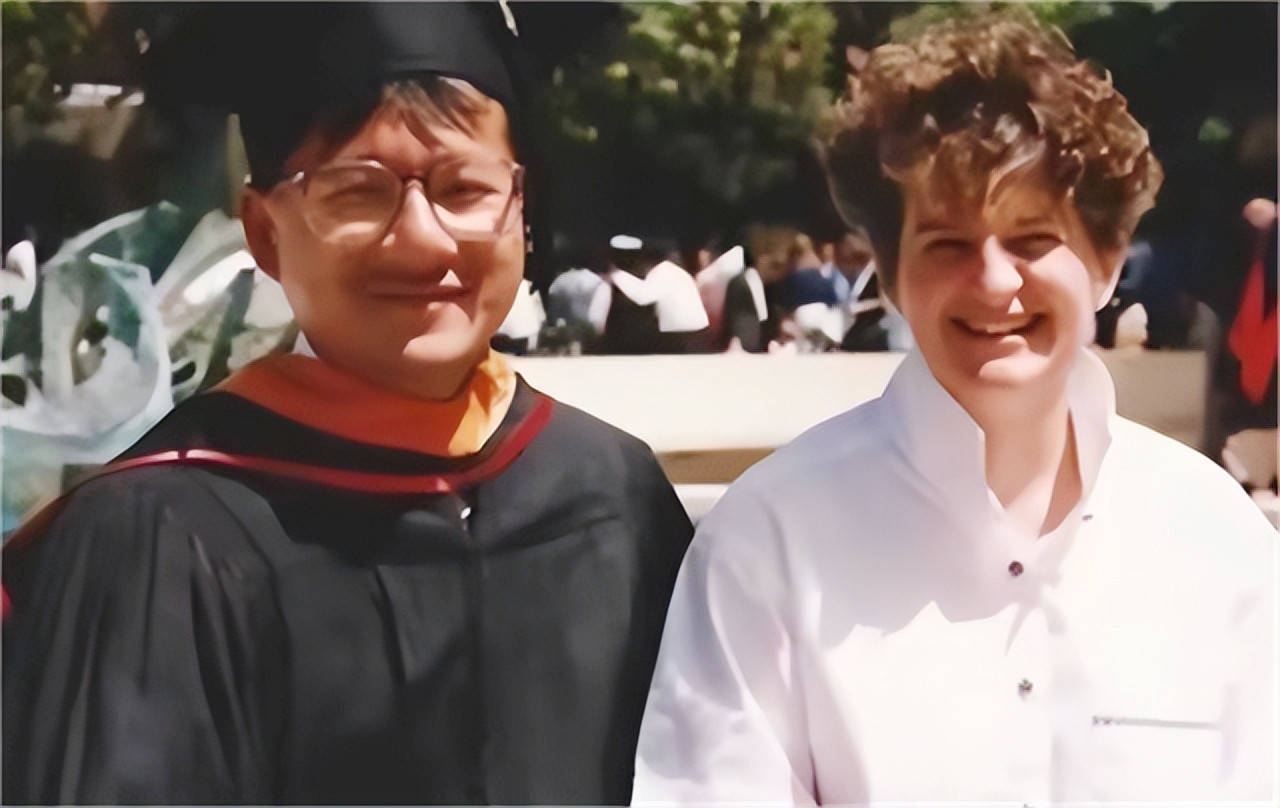 酒吧女儿当厨师黄敏珊穿搭是通勤风开元棋牌62岁黄仁勋挺宠妻儿子做(图15) 酒吧女儿当厨师黄敏珊穿搭是通勤风开元棋牌62岁黄仁勋挺宠妻儿子做(图15)