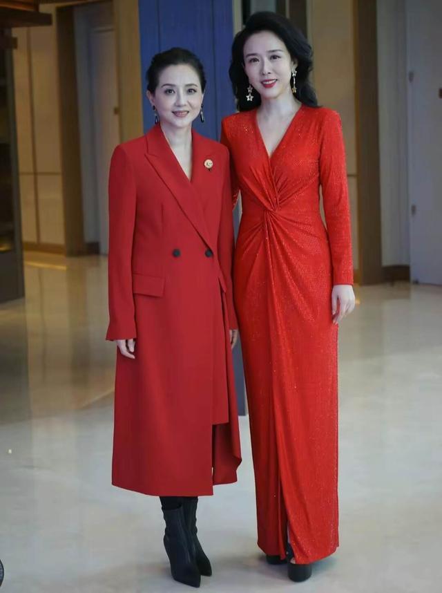 看张凯丽：穿搭得体比“扮嫩”更重要！开元棋牌app澳门这一夜看了陶慧敏再(图13)