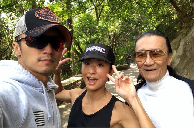 大49岁谢贤念念不忘 节目上自曝私密事开元棋牌忘年恋分手已8年 Coco仍对(图2)