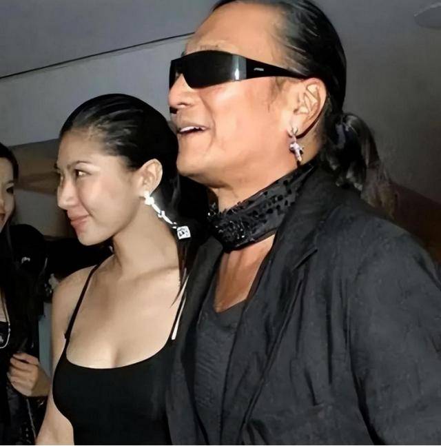 大49岁谢贤念念不忘 节目上自曝私密事开元棋牌忘年恋分手已8年 Coco仍对(图3)