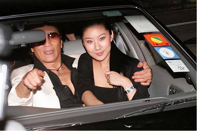 大49岁谢贤念念不忘 节目上自曝私密事开元棋牌忘年恋分手已8年 Coco仍对(图12)