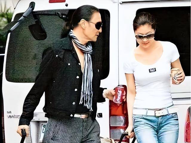 大49岁谢贤念念不忘 节目上自曝私密事开元棋牌忘年恋分手已8年 Coco仍对(图21)