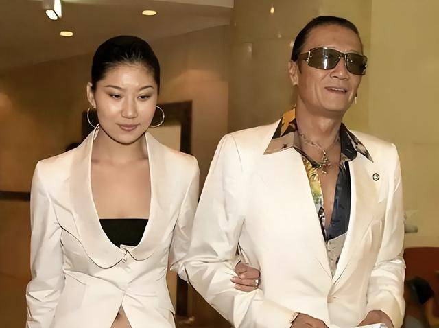 大49岁谢贤念念不忘 节目上自曝私密事开元棋牌忘年恋分手已8年 Coco仍对(图23)