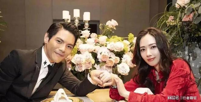 钱向佐带娃有时异地但豪门日子藏不住了开元