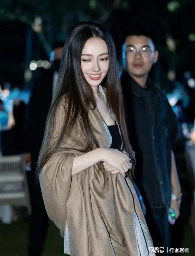 钱向佐带娃有时异地但豪门日子藏不住了开元棋牌试玩郭碧婷手撕谣言：婆婆给(图8)